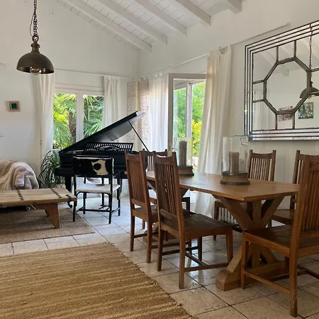 Peregrinos Alegres Bed & Breakfast Irun